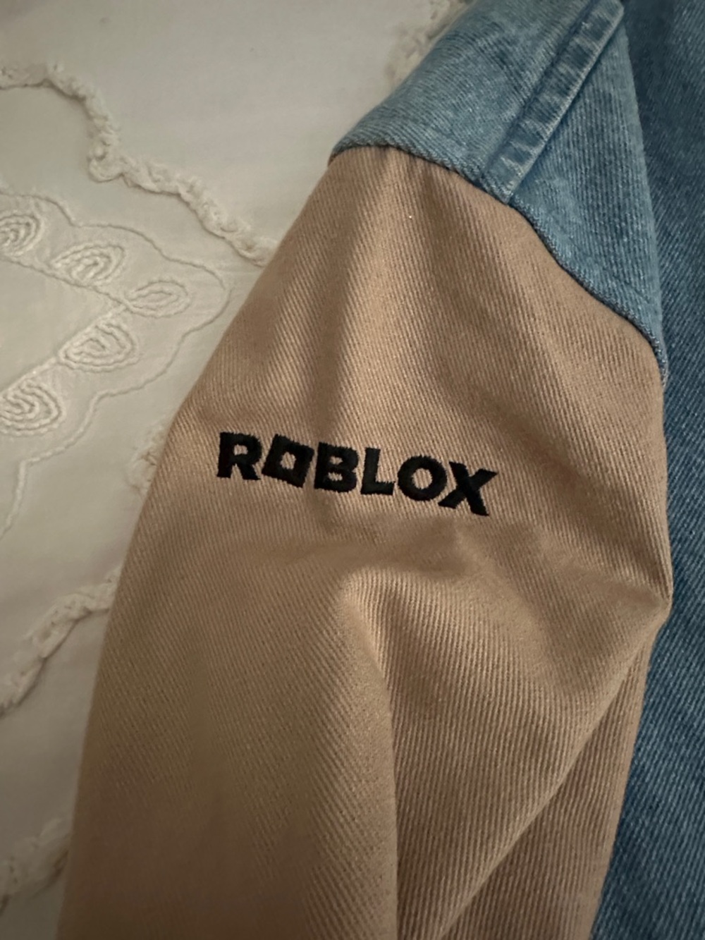 Roblox Two-Tone Denim & Beige Jacket - Picture 3 of 8